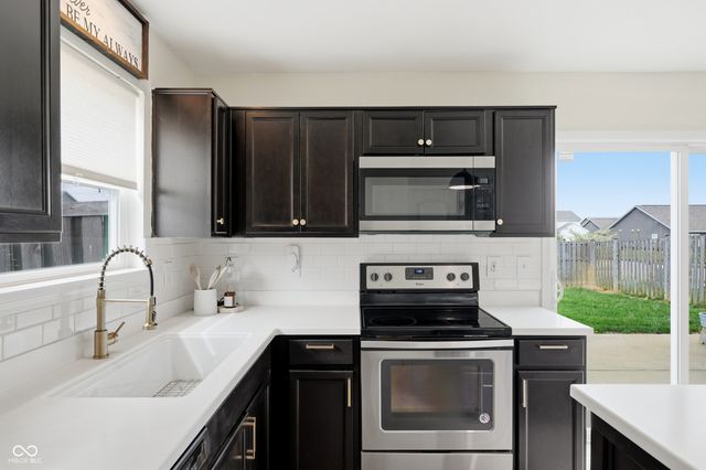 184 Thistlewood Drive, Greenfield, IN 46140
