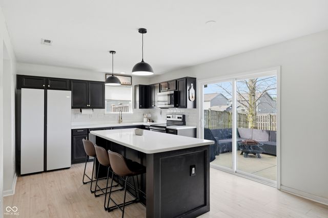 184 Thistlewood Drive, Greenfield, IN 46140