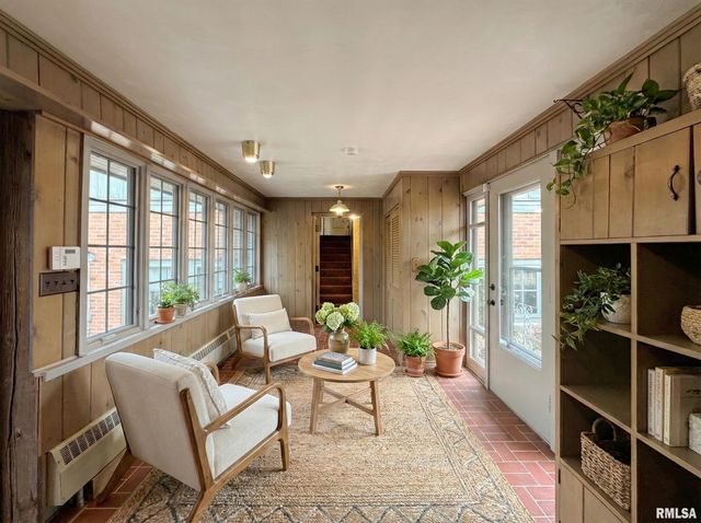 62 REDWOOD Circle, Canton, IL 61520