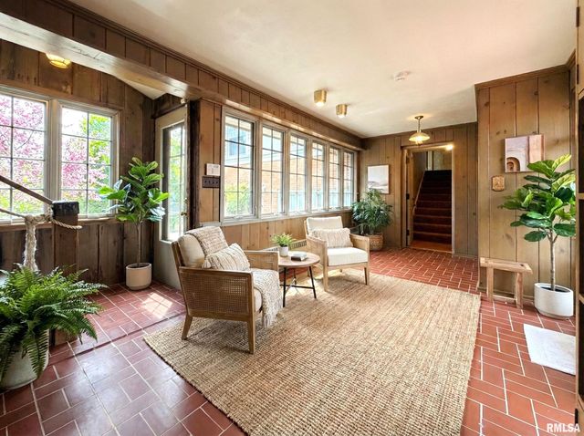 62 REDWOOD Circle, Canton, IL 61520