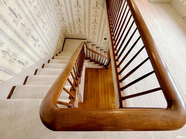 62 REDWOOD Circle, Canton, IL 61520