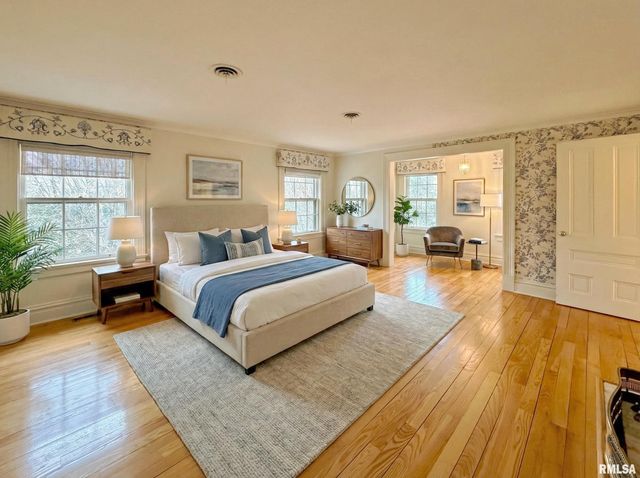 62 REDWOOD Circle, Canton, IL 61520