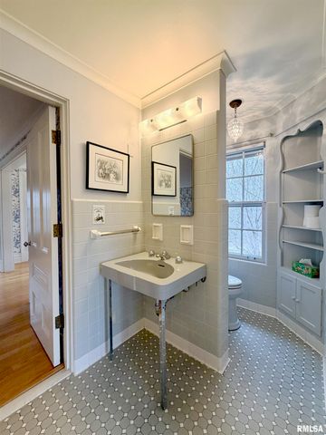 62 REDWOOD Circle, Canton, IL 61520