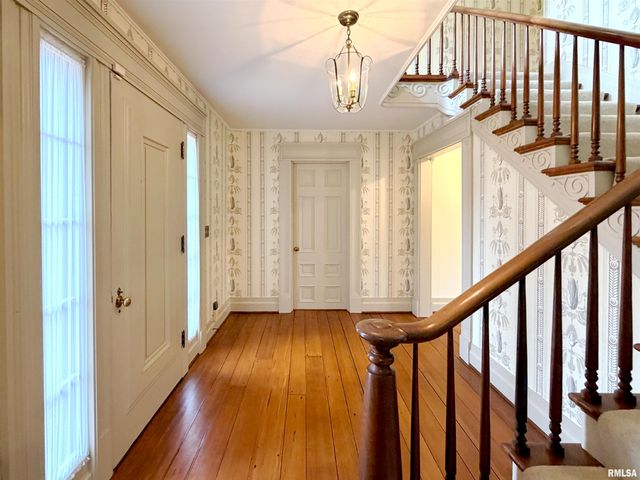 62 REDWOOD Circle, Canton, IL 61520