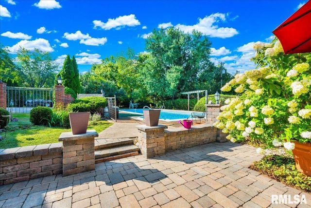 62 REDWOOD Circle, Canton, IL 61520