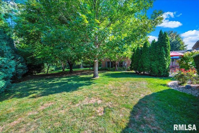 62 REDWOOD Circle, Canton, IL 61520