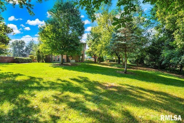 62 REDWOOD Circle, Canton, IL 61520