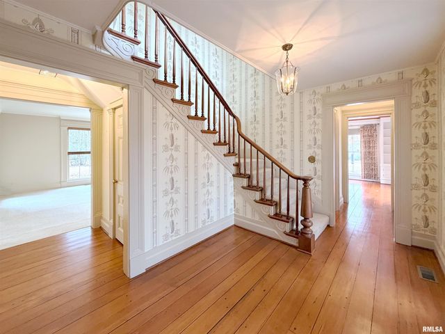 62 REDWOOD Circle, Canton, IL 61520