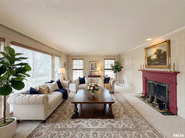 62 REDWOOD Circle, Canton, IL 61520