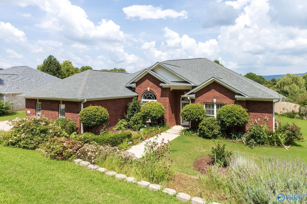 2406 Little Cove Road, Owens Cross Roads, AL 35763
