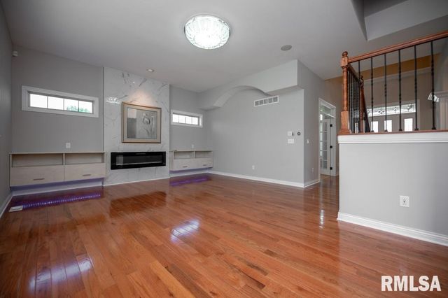 3519 W OAK CREEK Court, Dunlap, IL 61525