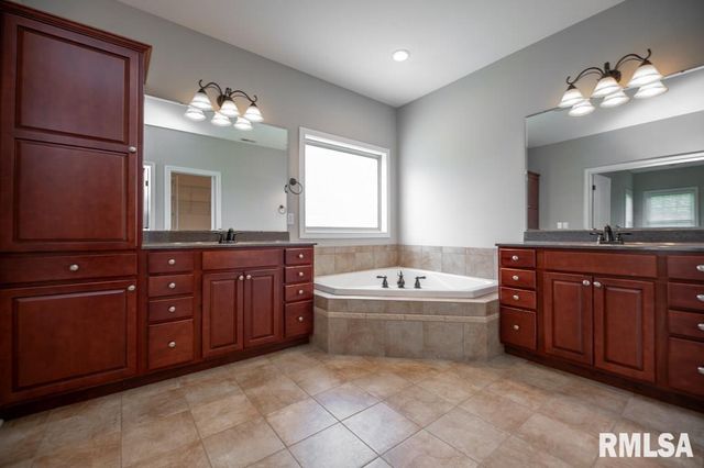 3519 W OAK CREEK Court, Dunlap, IL 61525