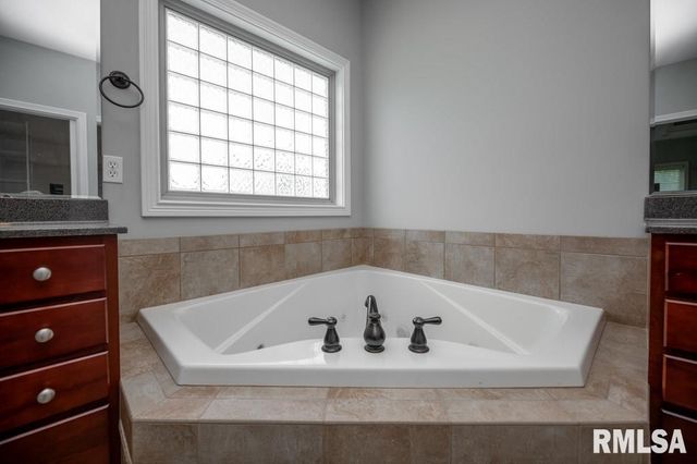 3519 W OAK CREEK Court, Dunlap, IL 61525