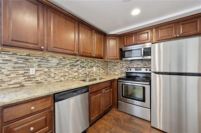 4295 King Valley Drive SE, Smyrna, GA 30082