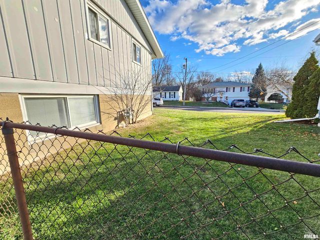 2209 KENSINGTON Drive, Peoria, IL 61614