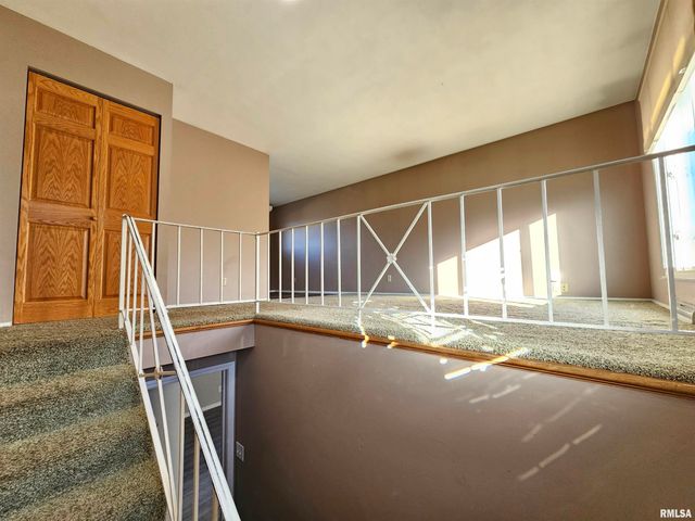 2209 KENSINGTON Drive, Peoria, IL 61614