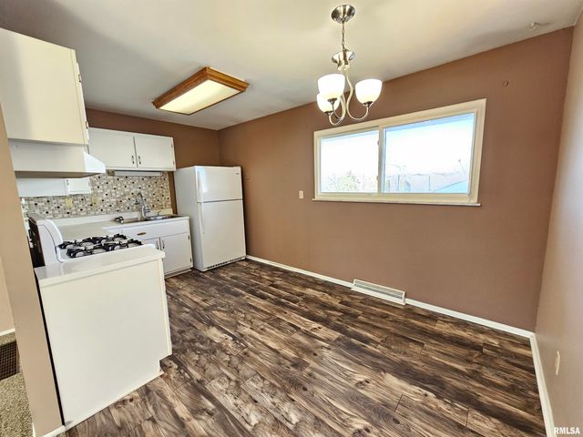 2209 KENSINGTON Drive, Peoria, IL 61614