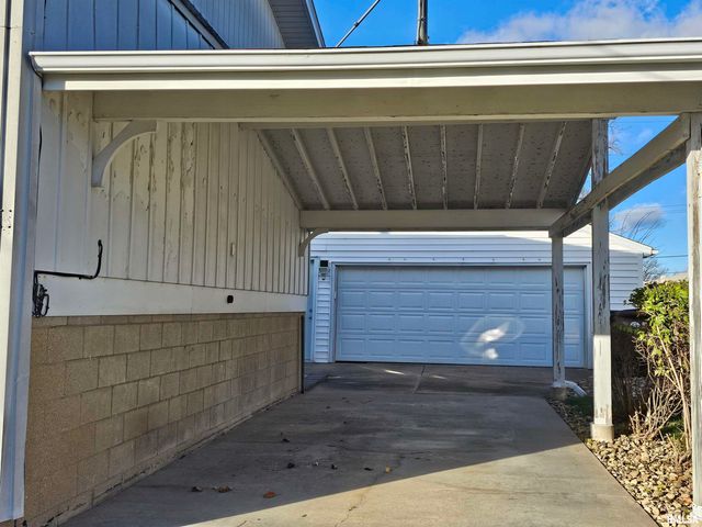 2209 KENSINGTON Drive, Peoria, IL 61614