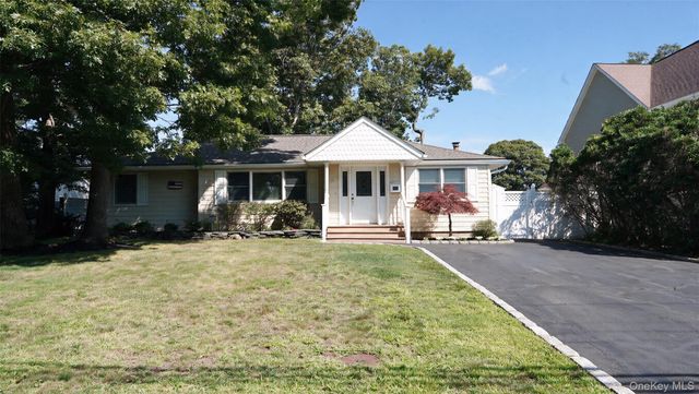 15 Marianna Place, East Islip, NY 11730