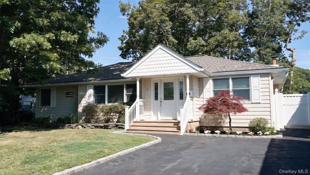 15 Marianna Place, East Islip, NY 11730