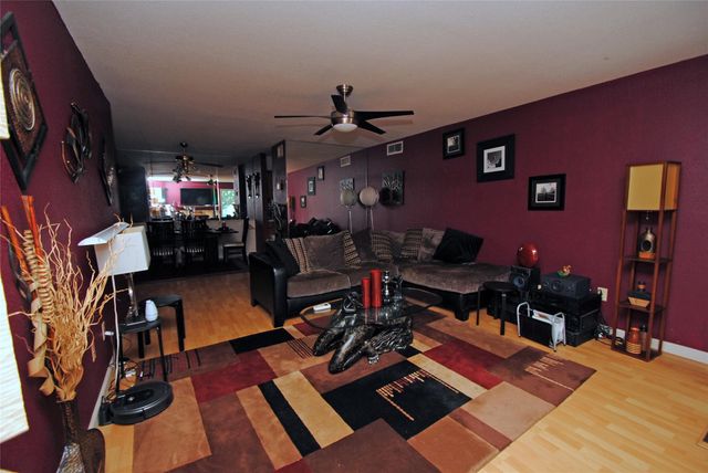 9797 Leawood Boulevard 302, Houston, TX 77099