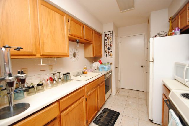 9797 Leawood Boulevard 302, Houston, TX 77099