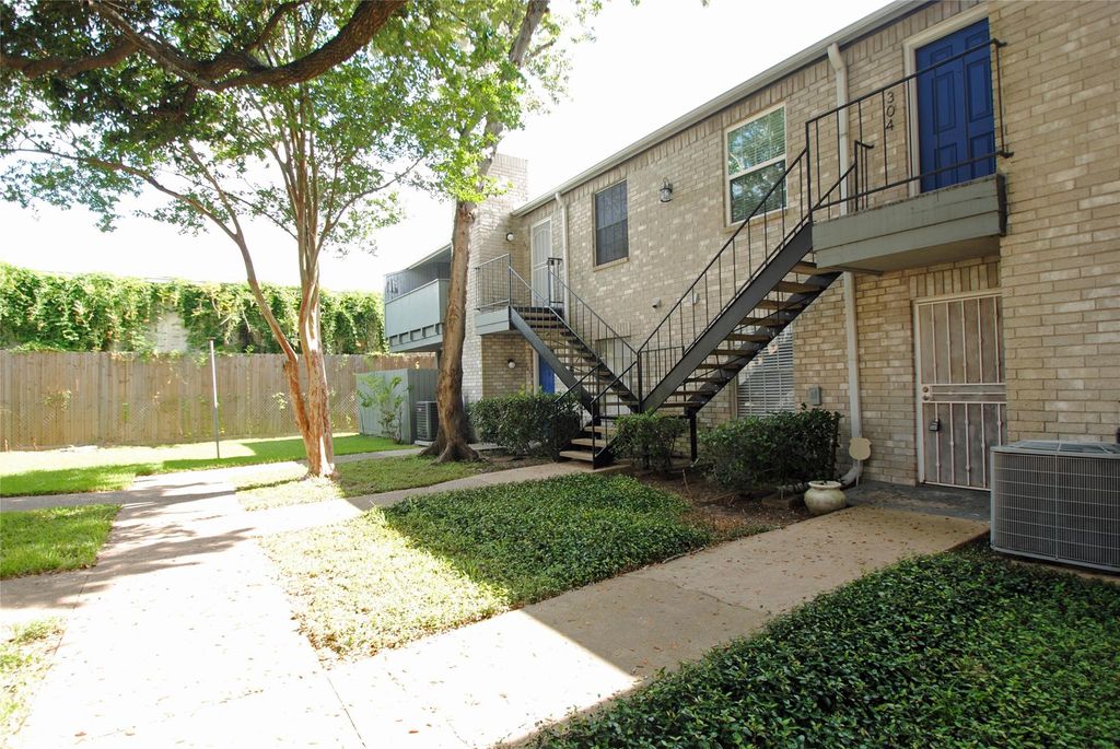 9797 Leawood Boulevard 302, Houston, TX 77099