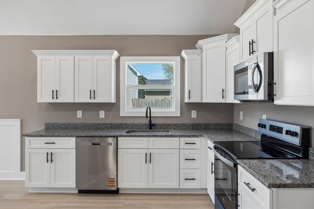 242 Green Meadow Dr, Smithville, TN 37166