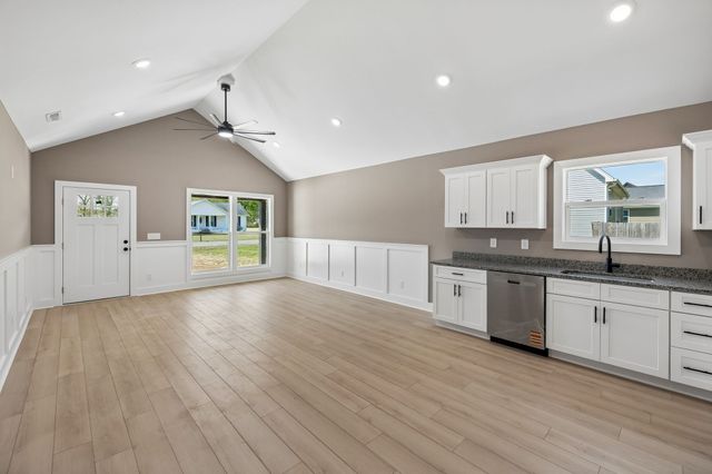 242 Green Meadow Dr, Smithville, TN 37166