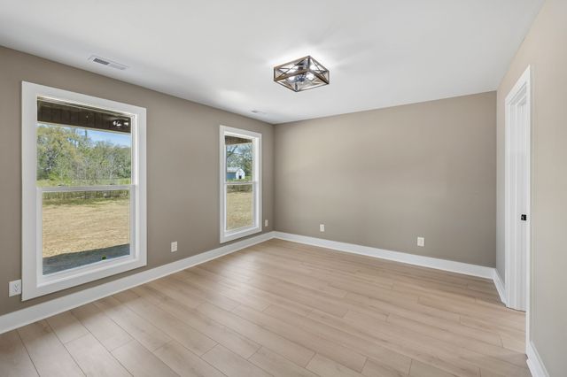 242 Green Meadow Dr, Smithville, TN 37166