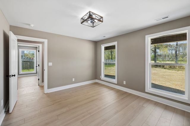 242 Green Meadow Dr, Smithville, TN 37166