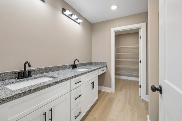 242 Green Meadow Dr, Smithville, TN 37166