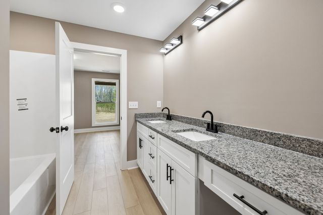 242 Green Meadow Dr, Smithville, TN 37166