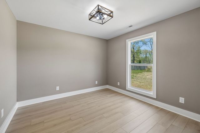 242 Green Meadow Dr, Smithville, TN 37166