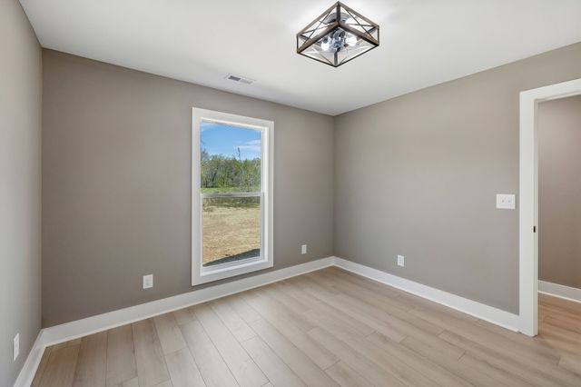 242 Green Meadow Dr, Smithville, TN 37166