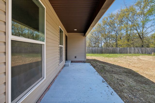 242 Green Meadow Dr, Smithville, TN 37166