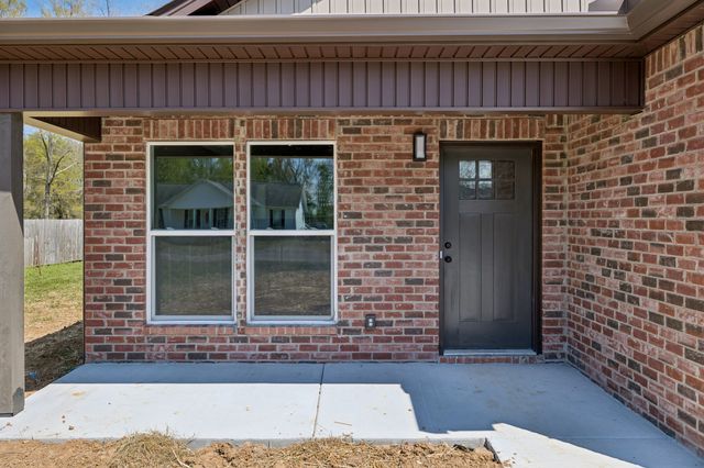 242 Green Meadow Dr, Smithville, TN 37166