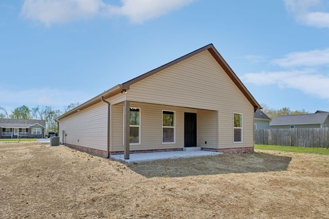 242 Green Meadow Dr, Smithville, TN 37166