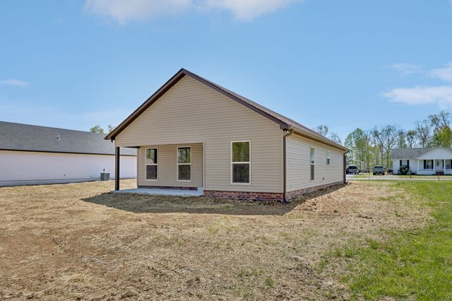 242 Green Meadow Dr, Smithville, TN 37166