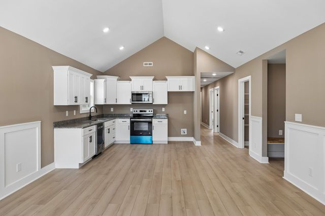 242 Green Meadow Dr, Smithville, TN 37166