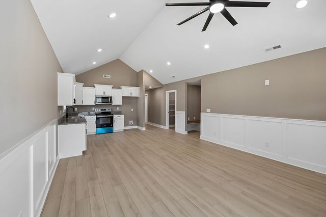242 Green Meadow Dr, Smithville, TN 37166