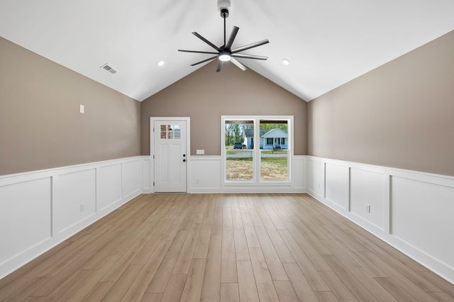 242 Green Meadow Dr, Smithville, TN 37166
