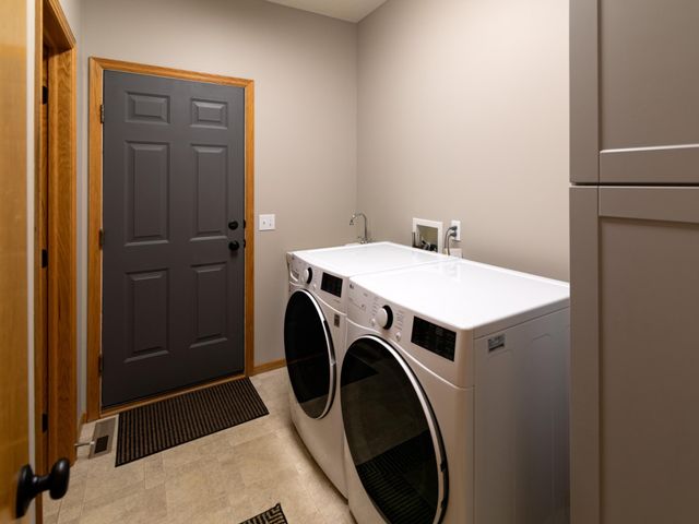 16265 Kenworth Court, Lakeville, MN 55044