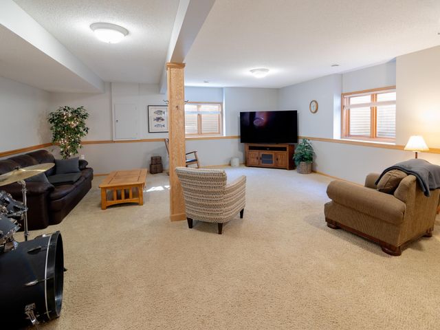 16265 Kenworth Court, Lakeville, MN 55044