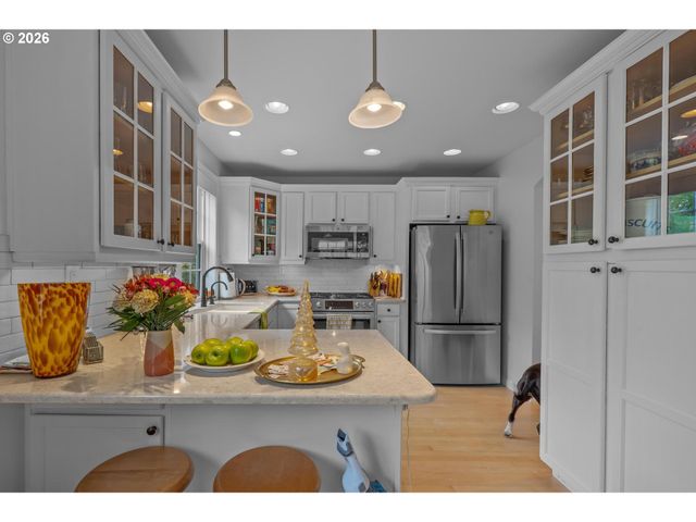 2314 Nw EDGEWOOD Pl 38, Portland, OR 97229