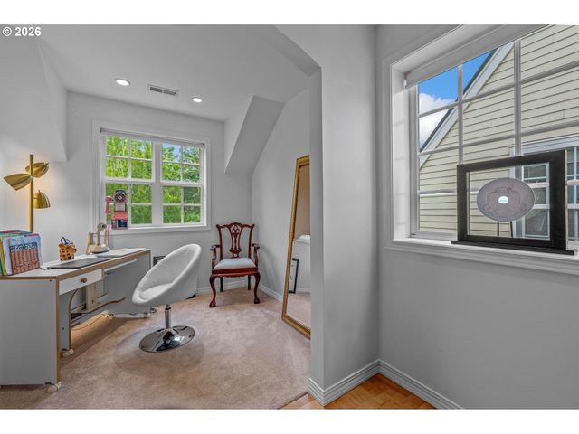 2314 Nw EDGEWOOD Pl 38, Portland, OR 97229