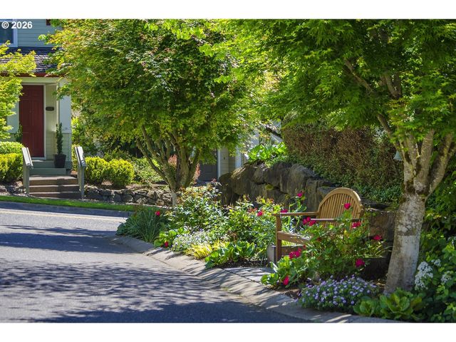 2314 Nw EDGEWOOD Pl 38, Portland, OR 97229