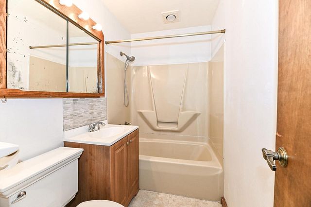 4032 N 92nd STREET, Milwaukee, WI 53222