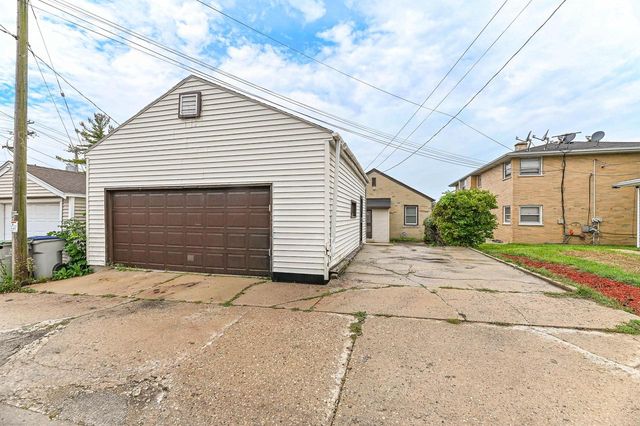 4032 N 92nd STREET, Milwaukee, WI 53222