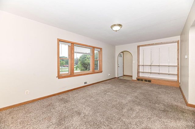 4032 N 92nd STREET, Milwaukee, WI 53222